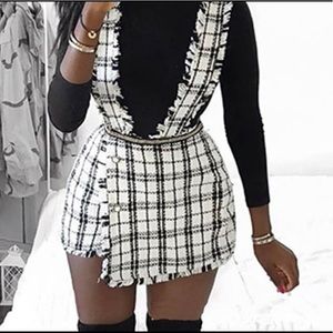 Vintage plaid skirt above the knee